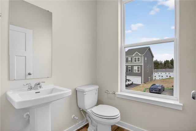 704 Olivia St, Collier Twp, PA 15205