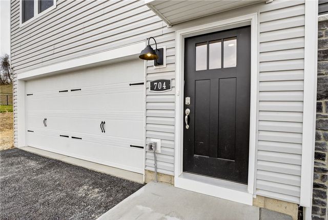 704 Olivia St, Collier Twp, PA 15205