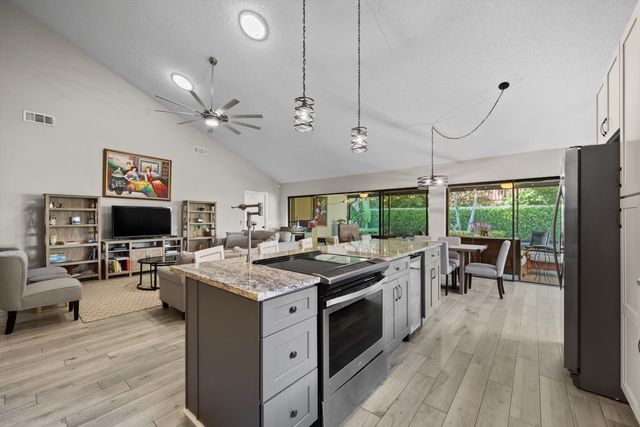 2895 FARRAGUT Lane, West Palm Beach, FL 33409