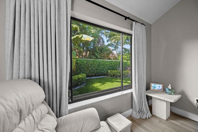 2895 FARRAGUT Lane, West Palm Beach, FL 33409