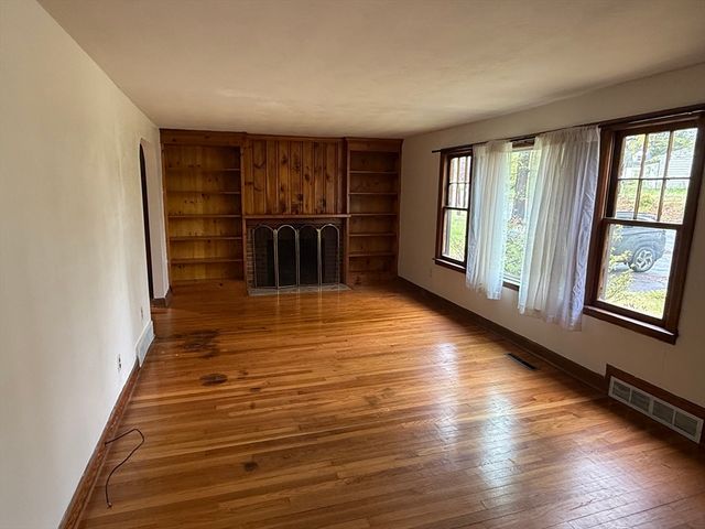 69 Aldrich Dr 1, Westfield, MA 01085