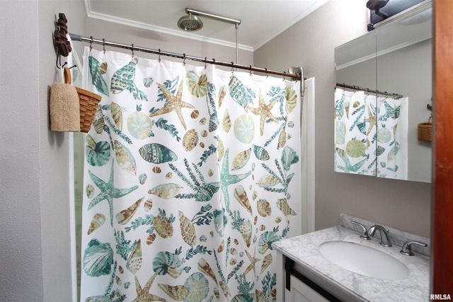 1330 FLORENCE Avenue, Clinton, IA 52732