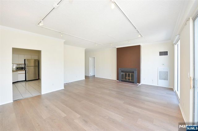 1077 River PH6, Edgewater, NJ 07020