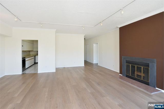 1077 River PH6, Edgewater, NJ 07020