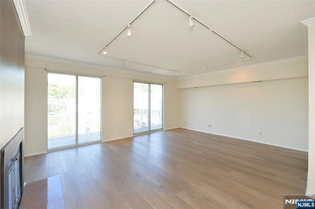 1077 River PH6, Edgewater, NJ 07020