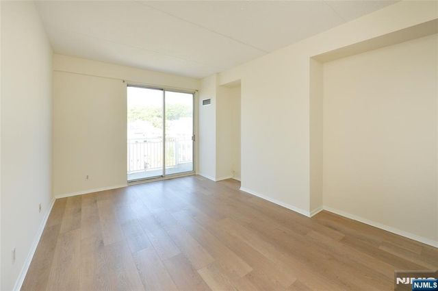 1077 River PH6, Edgewater, NJ 07020