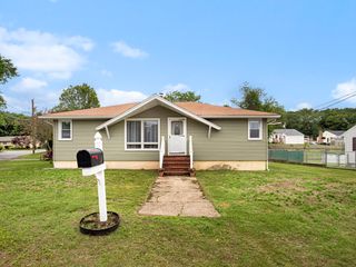55 Oak Hill Dr, Methuen, MA 01844