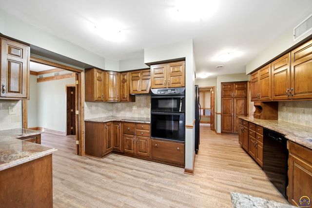 1315 NE 46th ST, Topeka, KS 66617