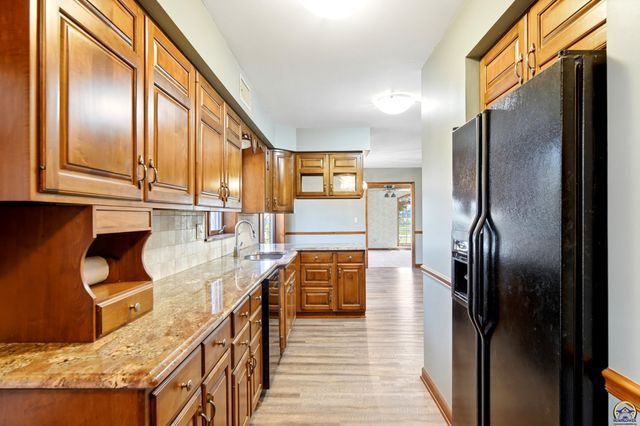 1315 NE 46th ST, Topeka, KS 66617