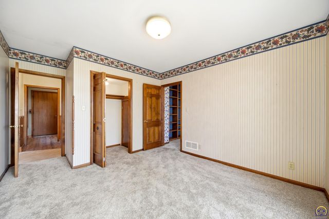 1315 NE 46th ST, Topeka, KS 66617