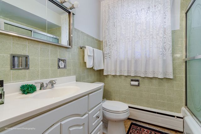 10610 Essex Street, Westchester, IL 60154