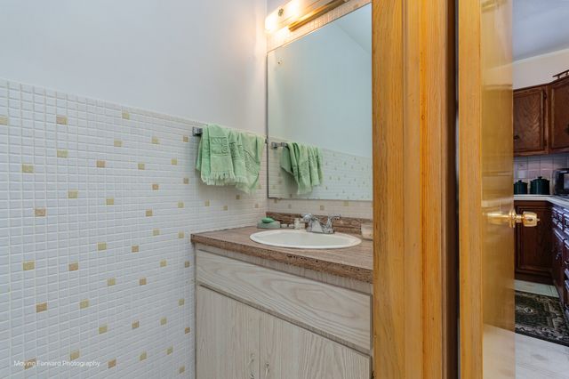 10610 Essex Street, Westchester, IL 60154