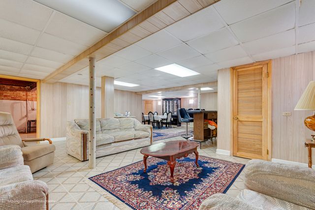 10610 Essex Street, Westchester, IL 60154