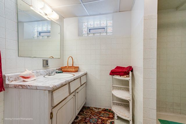 10610 Essex Street, Westchester, IL 60154