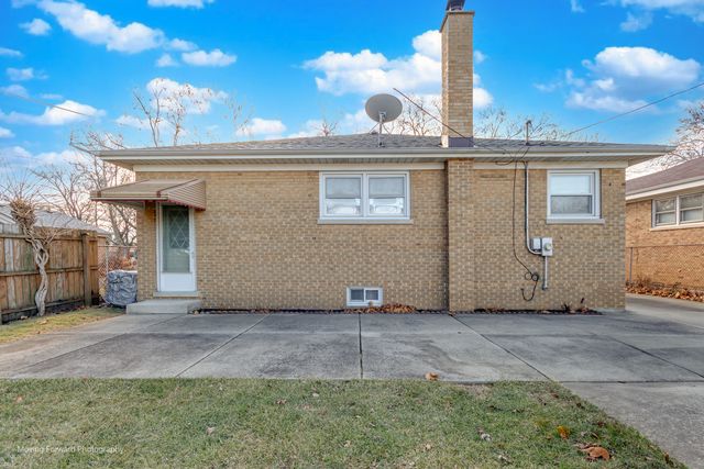 10610 Essex Street, Westchester, IL 60154