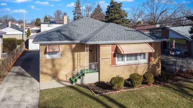 10610 Essex Street, Westchester, IL 60154