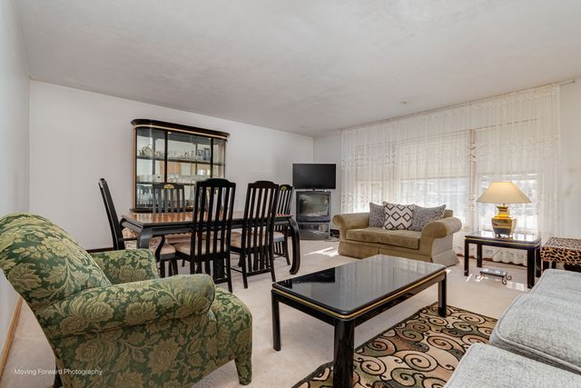 10610 Essex Street, Westchester, IL 60154