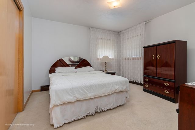 10610 Essex Street, Westchester, IL 60154