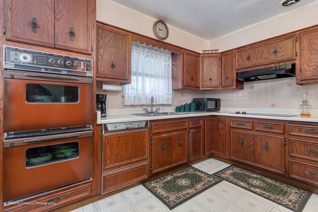 10610 Essex Street, Westchester, IL 60154