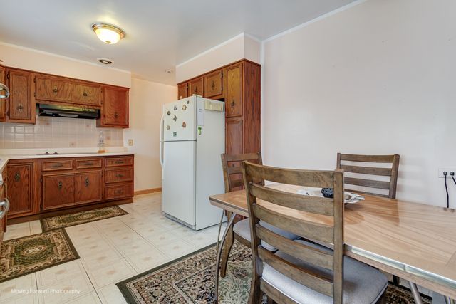 10610 Essex Street, Westchester, IL 60154