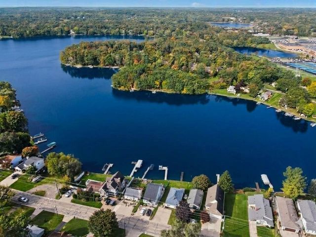 1010 Brighton Lake Road, Brighton, MI 48116