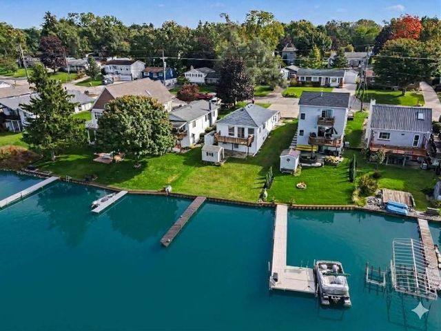 1010 Brighton Lake Road, Brighton, MI 48116