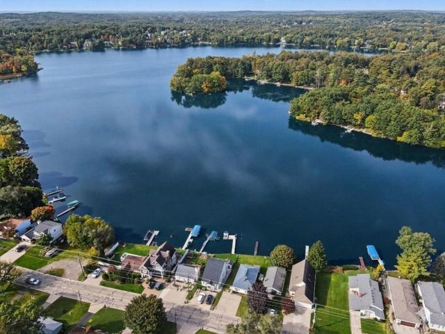 1010 Brighton Lake Road, Brighton, MI 48116