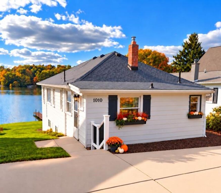 1010 Brighton Lake Road, Brighton, MI 48116