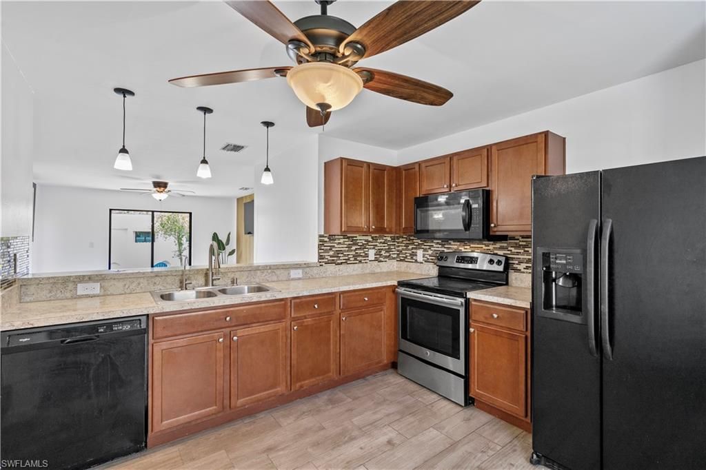Image 3 of property listing at 336 NE 30th TER, Cape Coral, FL 33909