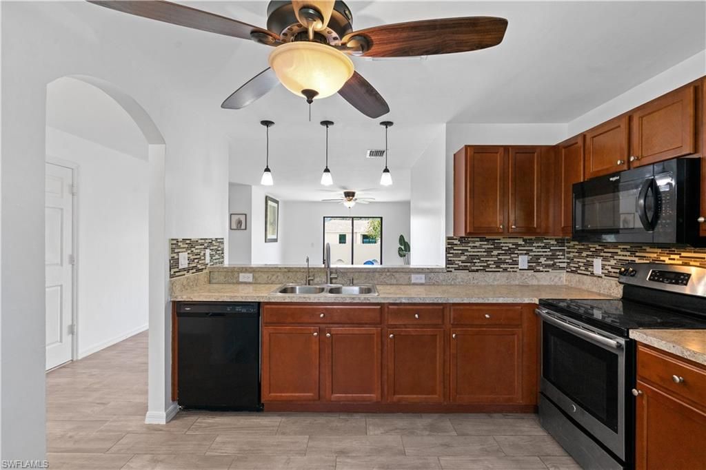 Image 4 of property listing at 336 NE 30th TER, Cape Coral, FL 33909