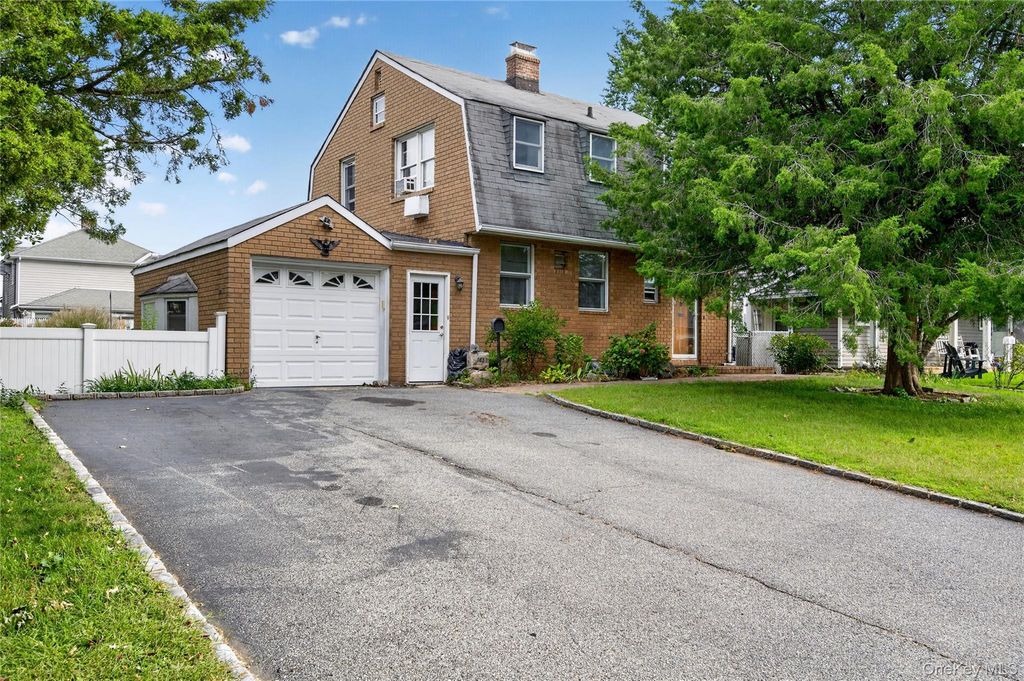 163 Earl Street, Westbury, NY 11590 — exterior