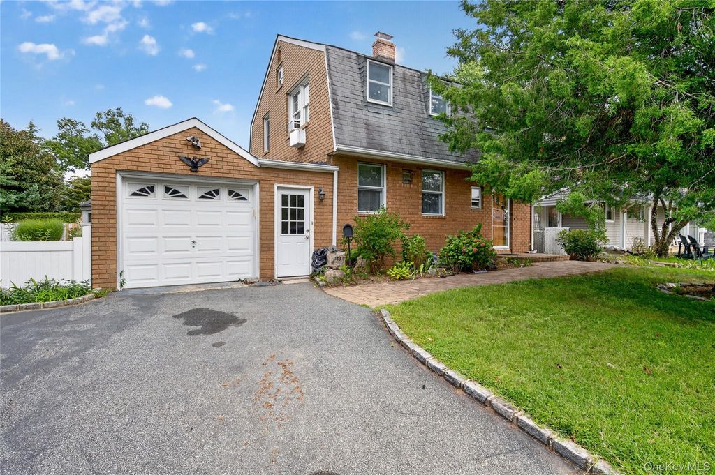 163 Earl Street, Westbury, NY 11590 — photo 3