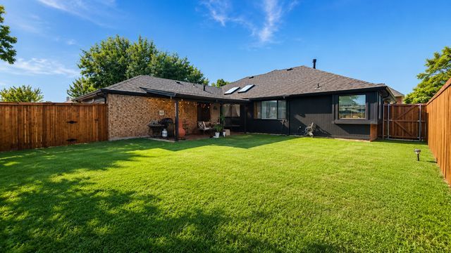 8517 Manchester Drive, Rowlett, TX 75089