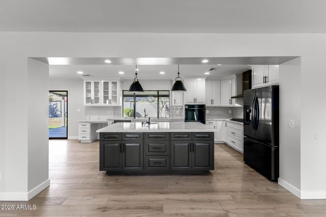 3318 E MONTECITO Avenue, Phoenix, AZ 85018