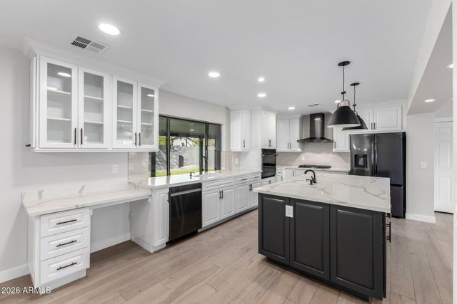 3318 E MONTECITO Avenue, Phoenix, AZ 85018