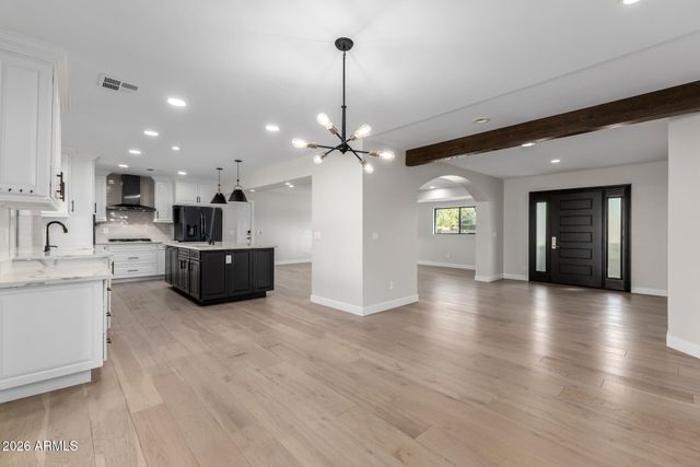 3318 E MONTECITO Avenue, Phoenix, AZ 85018