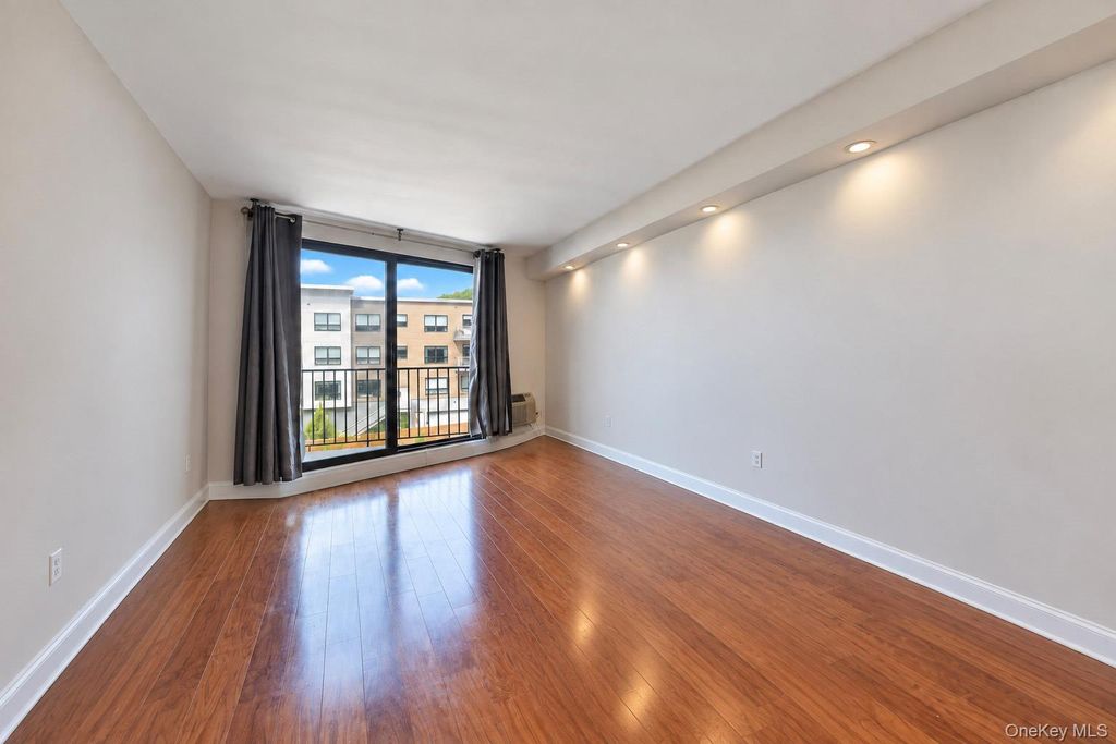 1155 Warburton Avenue 3Y, Yonkers, NY 10701 — photo 5