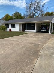 803 SW 4th Avenue, Gravette, AR 72736
