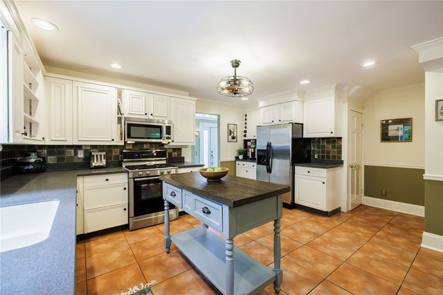 870 Maple Dr, Webster, NY 14580