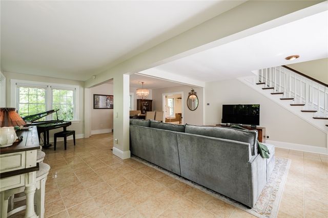 870 Maple Dr, Webster, NY 14580
