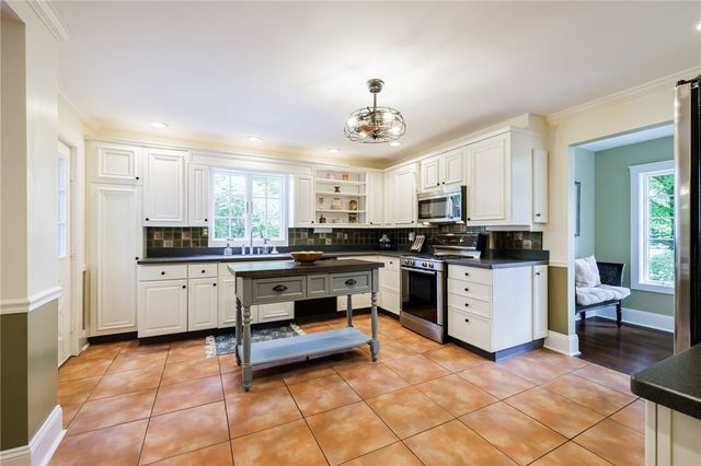 870 Maple Dr, Webster, NY 14580