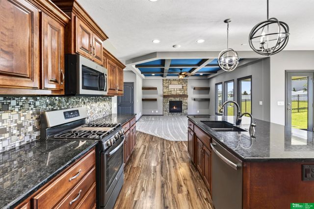 10009 S 106 Street, Papillion, NE 68046