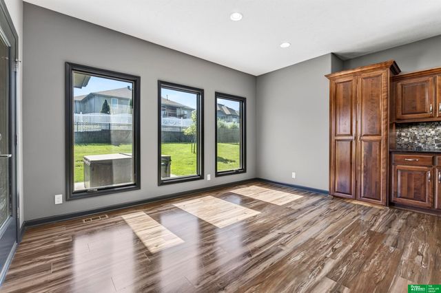 10009 S 106 Street, Papillion, NE 68046