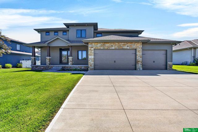 10009 S 106 Street, Papillion, NE 68046