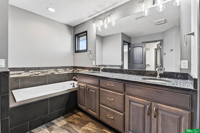 10009 S 106 Street, Papillion, NE 68046