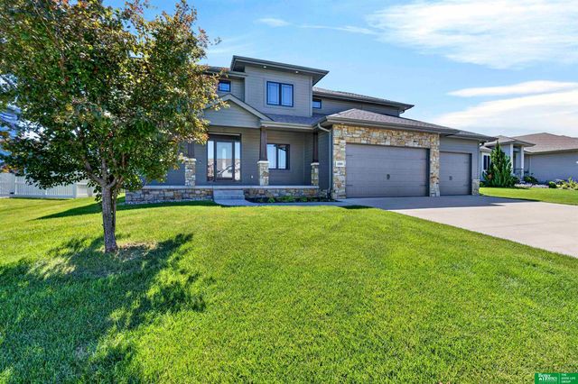 10009 S 106 Street, Papillion, NE 68046