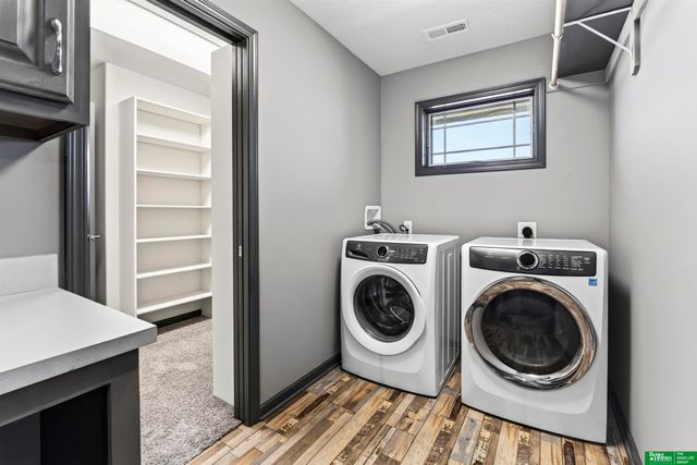 10009 S 106 Street, Papillion, NE 68046