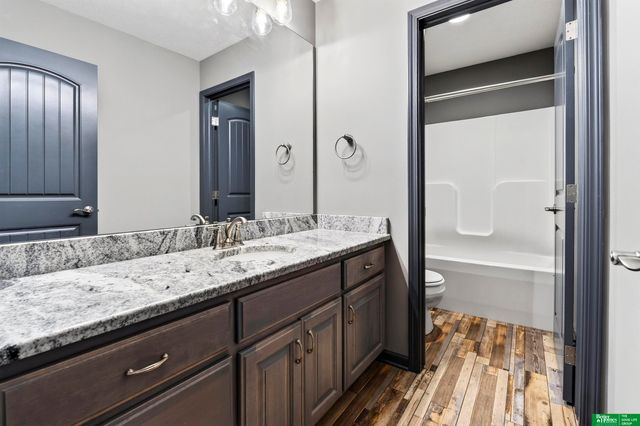 10009 S 106 Street, Papillion, NE 68046