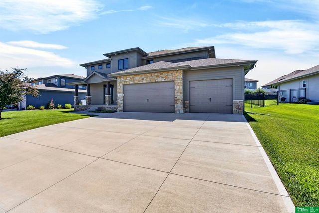 10009 S 106 Street, Papillion, NE 68046