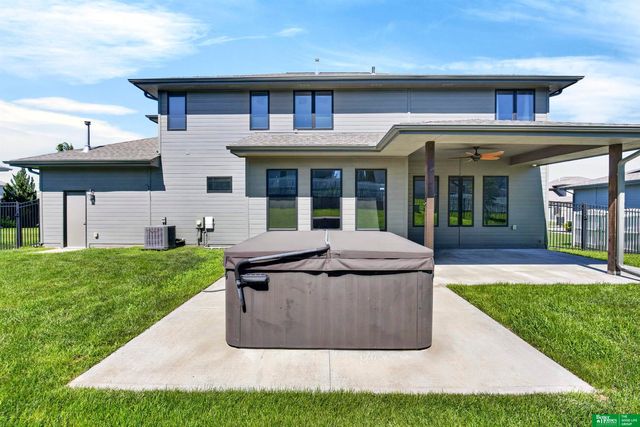 10009 S 106 Street, Papillion, NE 68046
